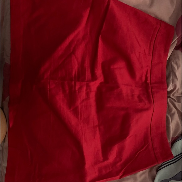 Red Skirt with 2 pockets in the front and zips up - Picture 2 of 2
